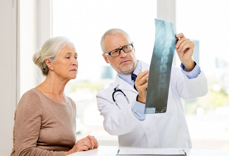 The doctor determines cervical osteochondrosis in a patient by x-ray